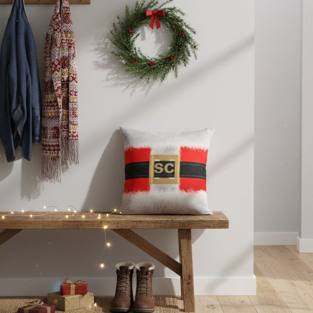 Festive Red Santa Kostym Monogram jultomte Kudde (Greet guests with holiday spirit! Our Santa monogram pillow makes your entryway extra welcoming)