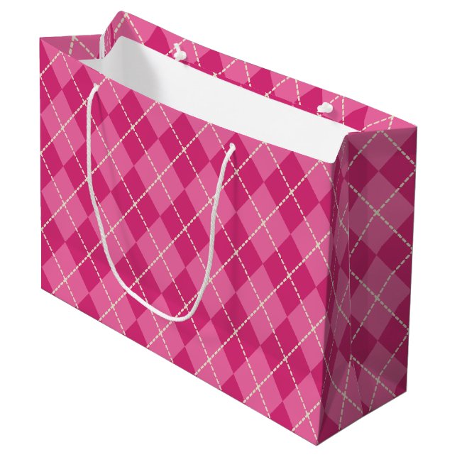 Festive Rosa Argyle Gift Bag (Framsidan Vinklad)