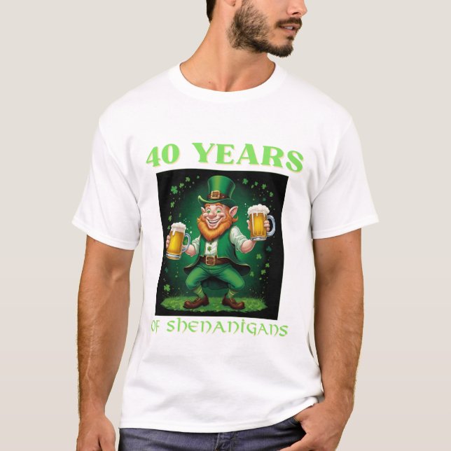 Festive Saint Patrick's 40th Birthday Fabulous T Shirt (Framsida)