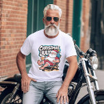 Festive Santa Enjoying Beer Break T Shirt<br><div class="desc">Jultomten,  i sitt traditionella röda kostym,  avfyrar sig i en stol medan han håller en öl och tar ett ögonblick att släppa vinden under julhögtider i juli.</div>
