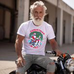 Festive Santa Relaxing with a Kall Brew T Shirt<br><div class="desc">Jultomten,  figur i ett rött kostym och vitt skägg sitter på en stol som håller en öl. Han verkar avslappnad och njuter av en rast.Jul i juli</div>
