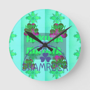 Festive Shamrock Captivating St. Patrick's Blommig Rund Klocka
