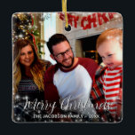 Festive Stars God jul Photo Helgdag Julgransprydnad Keramik<br><div class="desc">Den här festliga prydnadsföreställningen innehåller ditt foto omgivet av mousserande stjärnor. Bildtexten läser God jul i ett elegant-skripttecken. Det finns utrymme för ditt namn och året. Underbart som helgdag keepsaké eller memento. Vackert,  snyggt,  vismisk och roligt. Utformningen är densamma både framifrån och bakåt.</div>