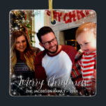 Festive Stars God jul Photo Helgdag Julgransprydnad Keramik<br><div class="desc">Den här festliga prydnadsföreställningen innehåller ditt foto omgivet av mousserande stjärnor. Bildtexten läser God jul i ett elegant-skripttecken. Det finns utrymme för ditt namn och året. Underbart som helgdag keepsaké eller memento. Vackert,  snyggt,  vismisk och roligt. Utformningen är densamma både framifrån och bakåt.</div>