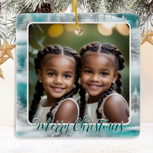 Festive Träd Winter Snö 1 Photo God jul Julgransprydnad Keramik (A custom Christmas ornament for you to display a favorite photo and your own message on the back)