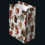 Festive Victorian Santas på Antique Music<br><div class="desc">Färglöst helgdag mönster med skarp Victorian Santas med barn,  leksaker och vinter-blommigtar på buff bakgrund med subtil antika musiknotation.</div>