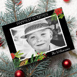 Festive Vintage jul Botanicals Helgdag Photo Julkort<br><div class="desc">Sprid lite glädje över helgdag med det här fantastiska fotokortet. Färga poinsetter, gräs, gräs-koner och andra julblad ram ditt foto på framsidan. På baksidan lägger du till ett foto och ett eget helgdag-meddelande, namn och år. Ditt sofistikerade men färgstarka Helgdag och roligt gör att vänner och familj leker! Se vår...</div>