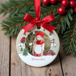 Festive Vintage jul Träd Farm Photo Julgransprydnad Keramik<br><div class="desc">Fira den magiska och festliga julhelgen med vår anpassningsbar helgdag fotoornament. Vår helgdag i vintage har en lantbruksmiljö i Julgran, denna mönster i jul innehåller en jultomte med ett lantgård, en röd lada, barn som leker och kastar snöbollar, Julgranar och en röd vintage lastbil. All teckning som finns i denna...</div>