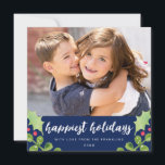 Festive Watercolor Greenery Navy Blue Photo Julkort<br><div class="desc">Det här moderna julfotokortet har vattenfärgsblåbär,  löv och grenar på en marin blå bakgrund,  med ord "lyckligaste helgdagar" i ett snyggt-skript. Enkel att anpassa med egen bild och text. Fotografi © Storytree Studios,  Stanford,  CA</div>