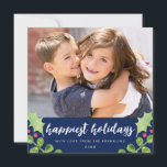 Festive Watercolor Greenery Navy Blue Photo Julkort<br><div class="desc">Det här moderna julfotokortet har vattenfärgsblåbär,  löv och grenar på en marin blå bakgrund,  med ord "lyckligaste helgdagar" i ett snyggt-skript. Enkel att anpassa med egen bild och text. Fotografi © Storytree Studios,  Stanford,  CA</div>