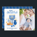 Festive Watercolor Menorah Lycklig Hanukkah Photo Julkort<br><div class="desc">Lycklig Hanukkah! Skicka Hanukkah önskemål till familj och vänner med det här anpassadets platta fotokort. Den har vattenfärgade illustrationer av Hanukkah-symboler som Hanukkiah eller menorah,  sufganiyot,  oliver och dreidel. Anpassa genom att lägga till namn och ett foto.</div>