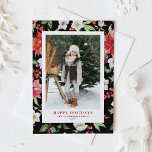 Festive Winter Flowers Mönster Black Photo Helg Vykort<br><div class="desc">Glad helg! Ge varma semesterhälsningar till din familj och dina vänner med det här anpassadet fotovykort för helgdag. Den har vattenfärg, botaniskt mönster från rött poinsettia, vinbär, holies, pappersvita och gröna accenter. Anpassa vykortet för vattenfärgen genom att lägga till egna helgdag. Detta vykort för blommigt finns i en mängd olika...</div>