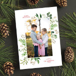 Festive Winter Greenery Elegant Botanical Photo Julkort<br><div class="desc">Det här helgdag med elegant har ett vackert foto ram av löv och bär med vattenfärg. Texten är anpassade. Den här designen rymmer ett lodrät foto. Baksidan är ett klassiskt vitt, som också är anpassade. Du kan även lägga till ytterligare text och/eller foton på baksidan med hjälp av "Design verktyg"....</div>