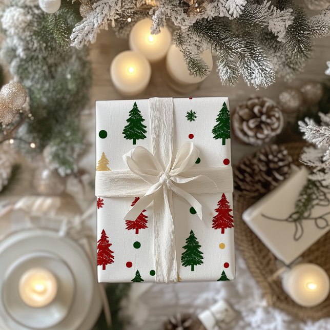 Festive Xmas Tree Pattern Red, Green & Gold Presentpapper (Skapare uppladdad)