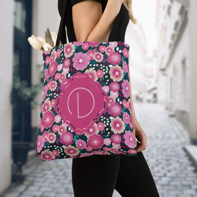 Fet blommönster monogram rosa girly Tote Tygkasse (Add the first letter of your name on this bold flower pattern tote bag)