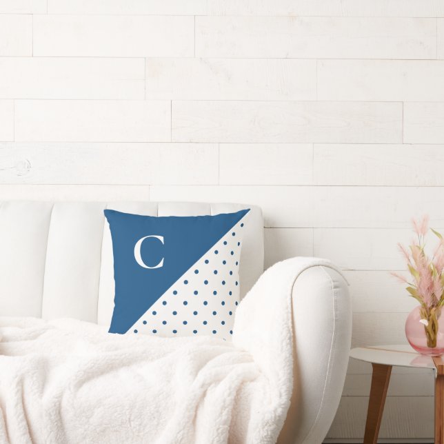 Fet Blue på White Polka Dot Mönster Monogram Kudde (Soffa)