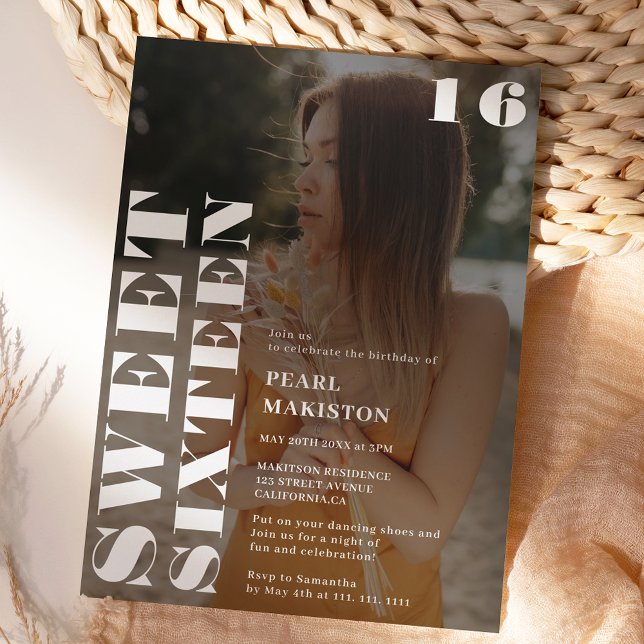Fet, enkelt, vitt foto sött 16 födelsedag inbjudningar (Bold simple white photo sweet 16 birthday invitation)