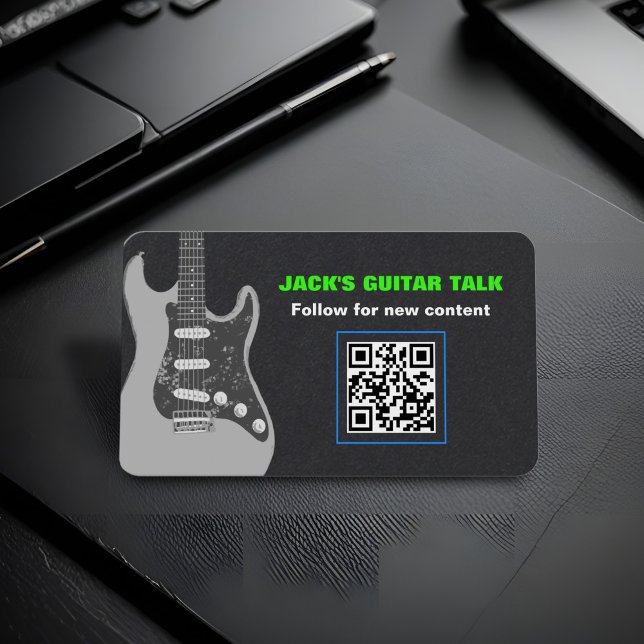 Fet Guitar Musician Modern Black Bright-Grönt QR Visitkort (Bold black guitar business card for musician's social media, guitarist video channel, EPK, online QR)