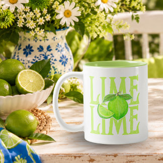 Fet kalkgrön typografi med grön lime och kil Två-Tonad mugg