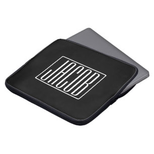 Fet & Modern Ditt Namn eller Ord Vit på Svart Laptop Fodral