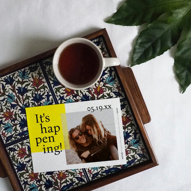 Fet och Glatt spara datumfotokortet Inbjudningar (Front of "It's Happening!" save the date)