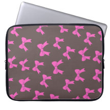 Fet och tyst: Rosa Bows on Black Laptops Cover