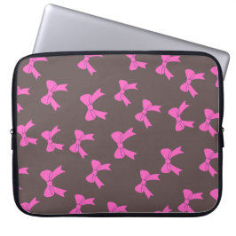 Fet och tyst: Rosa Bows on Black Laptops Cover Laptop Fodral