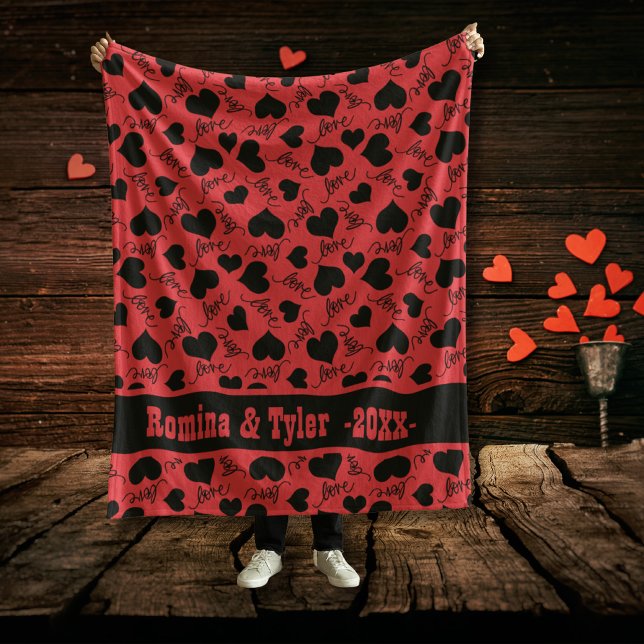 Fet Red Valentine med Black Heart Mönster Fleecefilt (Bold Red Valentine's with Black Heart Pattern Fleece Blanket)