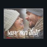 Fet skript | Spara datum i fotot Meddelande Vykort<br><div class="desc">Det här fantastiska fotot med utfall i fullt sparar datumet med ett fet återtro-stil-kalligrafi och texten "Spara our date" - anpassa med dina bröllop-detaljer och favoritfoto.</div>