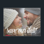 Fet skript | Spara datum i fotot Meddelande Vykort<br><div class="desc">Det här fantastiska fotot med utfall i fullt sparar datumet med ett fet återtro-stil-kalligrafi och texten "Spara our date" - anpassa med dina bröllop-detaljer och favoritfoto.</div>