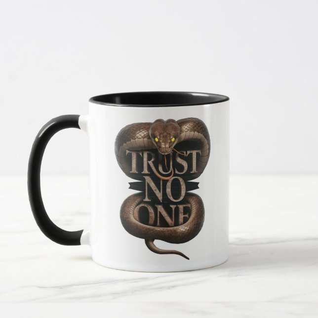 Fet Trust No One, Kung Snake Mugg (Vänster)