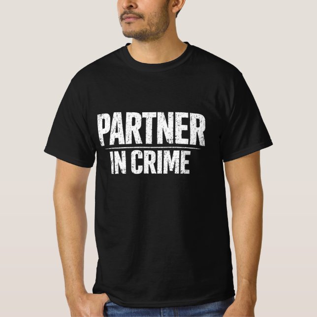 Fet typografi för kriminellt par t shirt (Framsida)