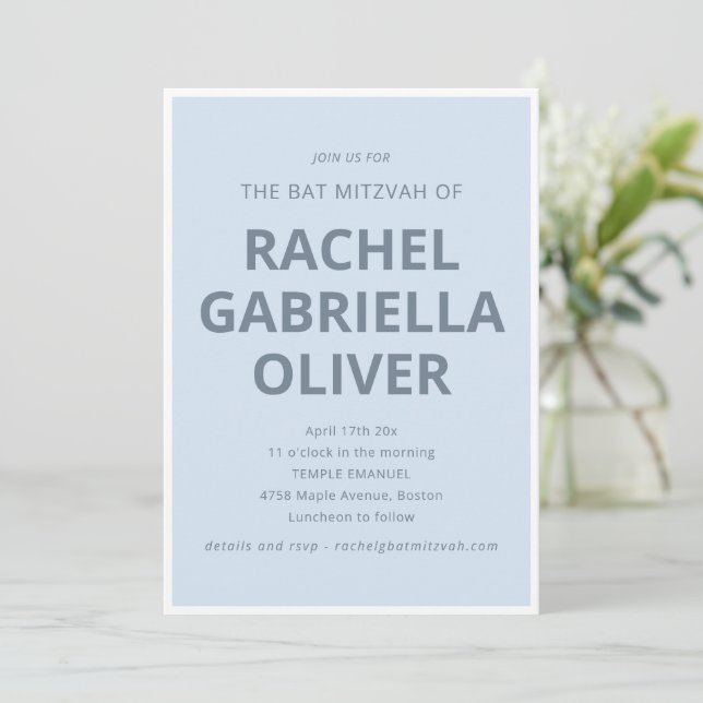 Fet typografi Modern Cool Soft Blå Bat Mitzvah Inbjudningar (Stående Fram)