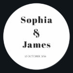 Fet typografi vit minimalistisk Bröllop Runt Klistermärke<br><div class="desc">Anpassa enkelt genom att ersätta varje info. Kontrollera förhandsgranskningen innan du lägger till i kundvagn. Visa samlingslänken på den här sidan om du vill se alla matchande objekt i den här designen</div>