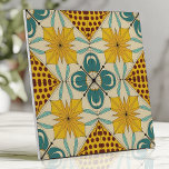 Fetstig Gult och skalgeometrisk retro Kakelplatta<br><div class="desc">Lägg till pulserande reflexflluft i ditt utrymme med den här feta plattan som har en geometrisk design i gult,  teal och burgundi. Intrikera blommigt och prickat mönster skapar ett dynamiskt och öga-infångande utseende,  perfekt för bakgrundsutslag,  accentväggar eller tillägg av ett litet vintage-charm till din décor.</div>