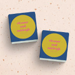 Fetstipografi Bright Rosa Gult Modern Bröllop Runt Klistermärke<br><div class="desc">Fet typografi Ljus Rosa och Gult Chartreuse Modern Bröllop Classic Round Sticker</div>