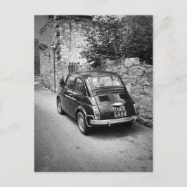 FIAT 500-bil i svartvitt Vykort