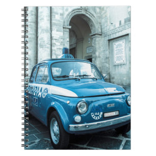 Fiat 500 polisbil i italienanteckningsbok anteckningsbok med spiral