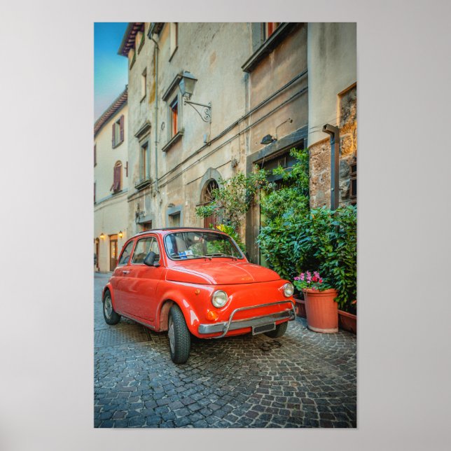 Fiat 500, röd, klassisk italiensk bil i Italien Poster (Framsidan)