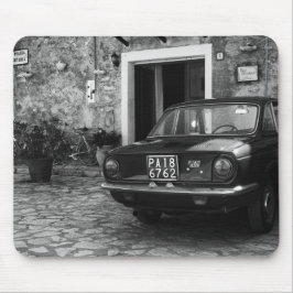FIAT-vintage i Italien i svartvitt Musmatta