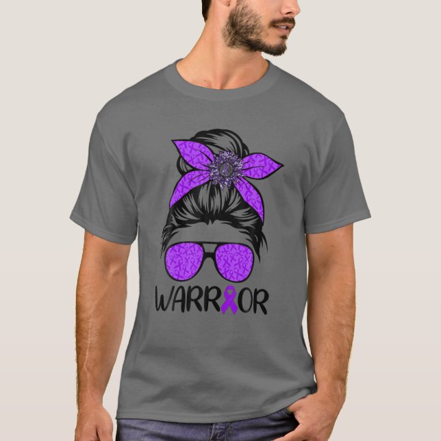 Fibromyalgia Awareness Messy Bun Warrior Lila Mo T Shirt (Framsida)