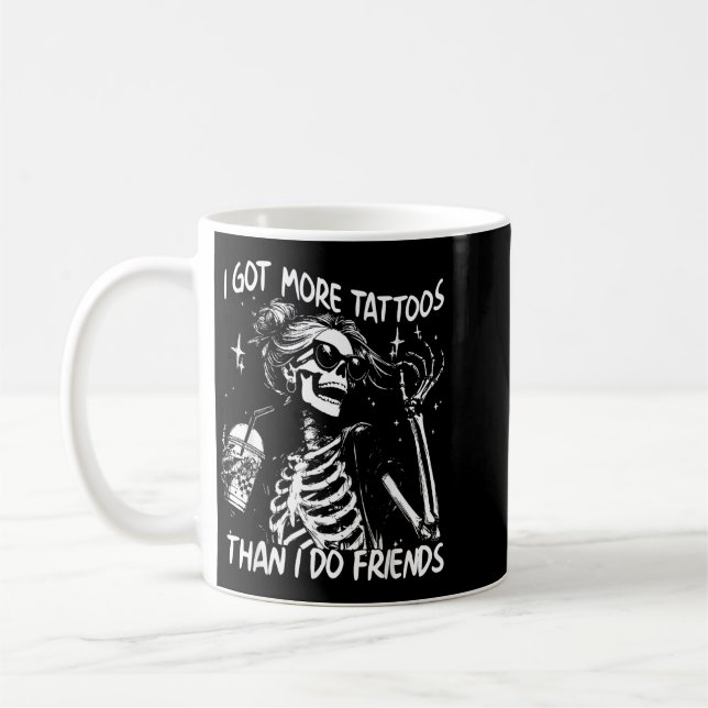 Fick Fler Tatueringar Än Gör Vänner Skelett Tatuer Kaffemugg (Vänster)
