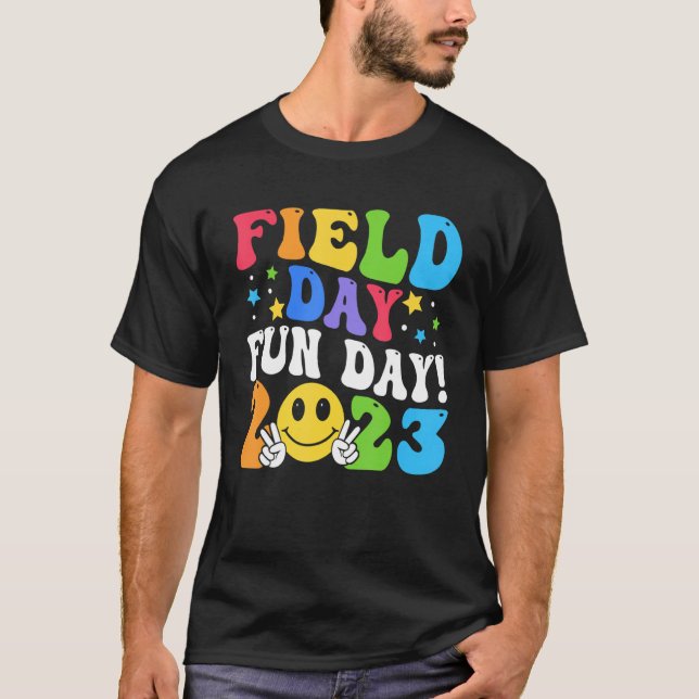 Field Day Fun Day 2023 Groovy Hippie School Sports T Shirt (Framsida)