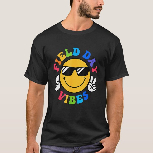 Field Day Vibes  For Teacher Kids Happy Field Day  T Shirt (Framsida)