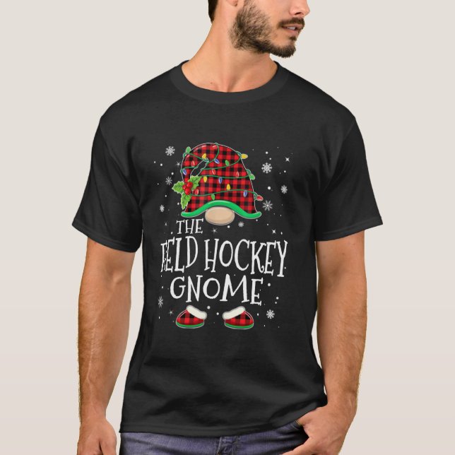 Field Hockey Gnome Red Plaid Matching Family X Mas T Shirt (Framsida)