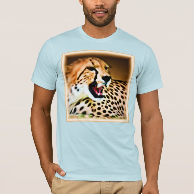 "Fierce and Fiery Cheetah Design". Köp nu T Shirt (Framsida)