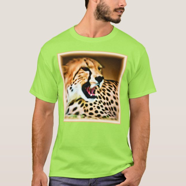 "Fierce and Fiery Cheetah Design". Köp nu T Shirt (Framsida)
