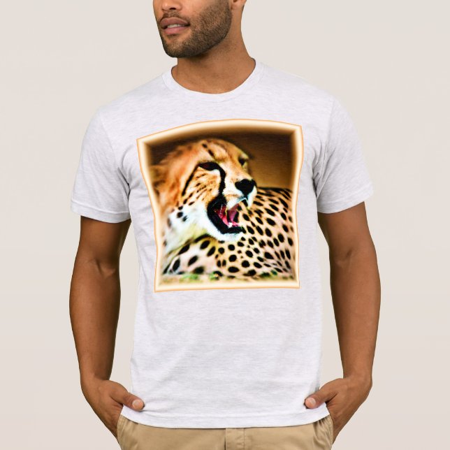 "Fierce and Fiery Cheetah Design". Köp nu T Shirt (Framsida)
