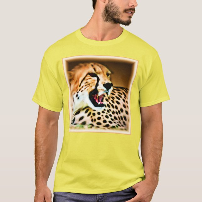 "Fierce and Fiery Cheetah Design". Köp nu T Shirt (Framsida)