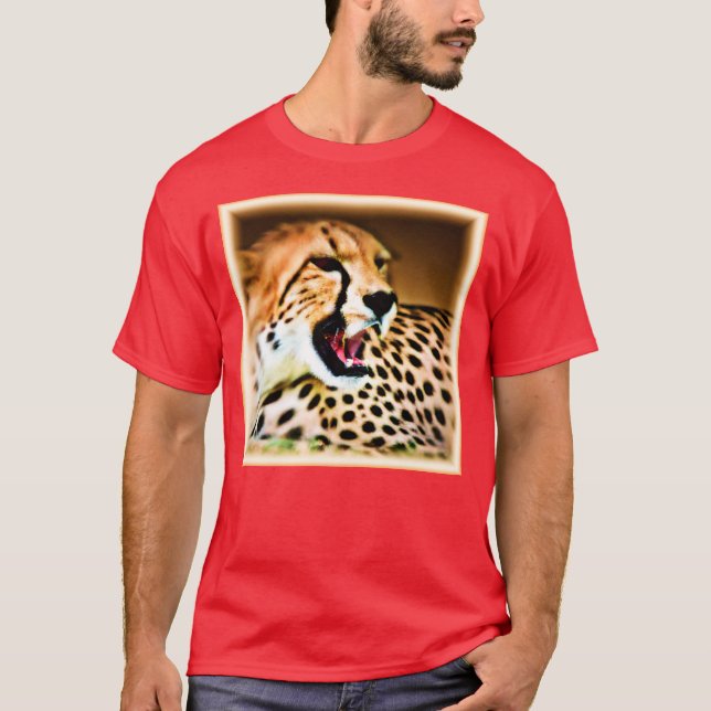 "Fierce and Fiery Cheetah Design". Köp nu T Shirt (Framsida)